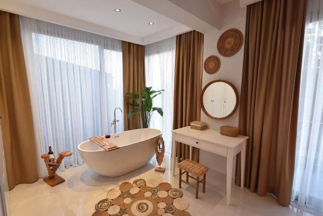 Jacuzzi tub